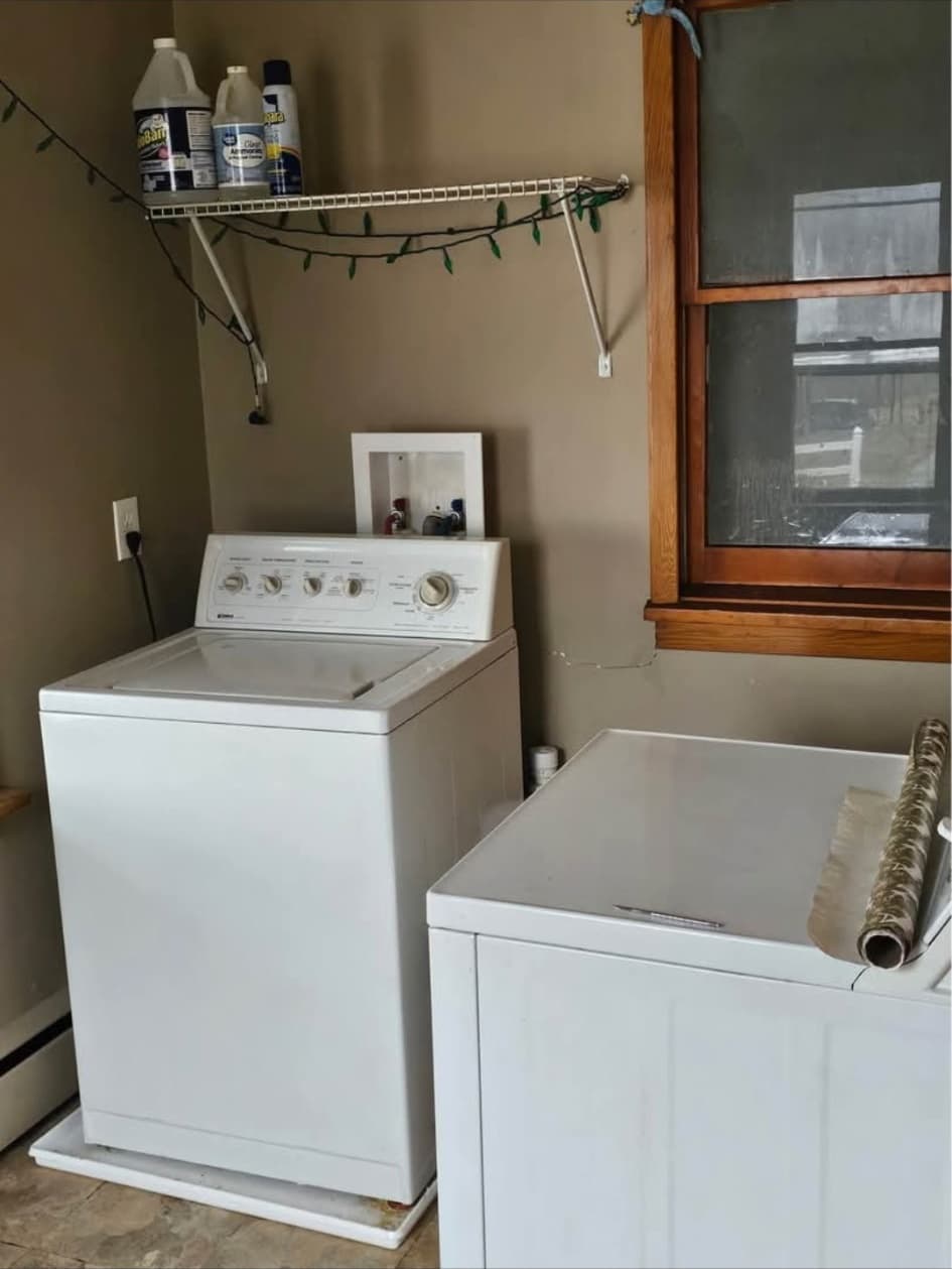 Front-house laundry area with washer and dryer hookups